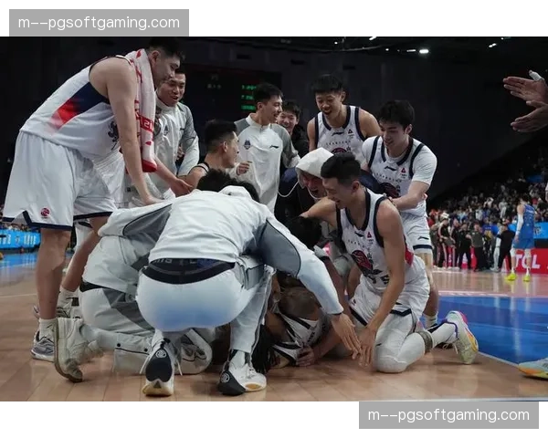 山东高速七人上双团队篮球典范，客场三连胜稳固前四位置